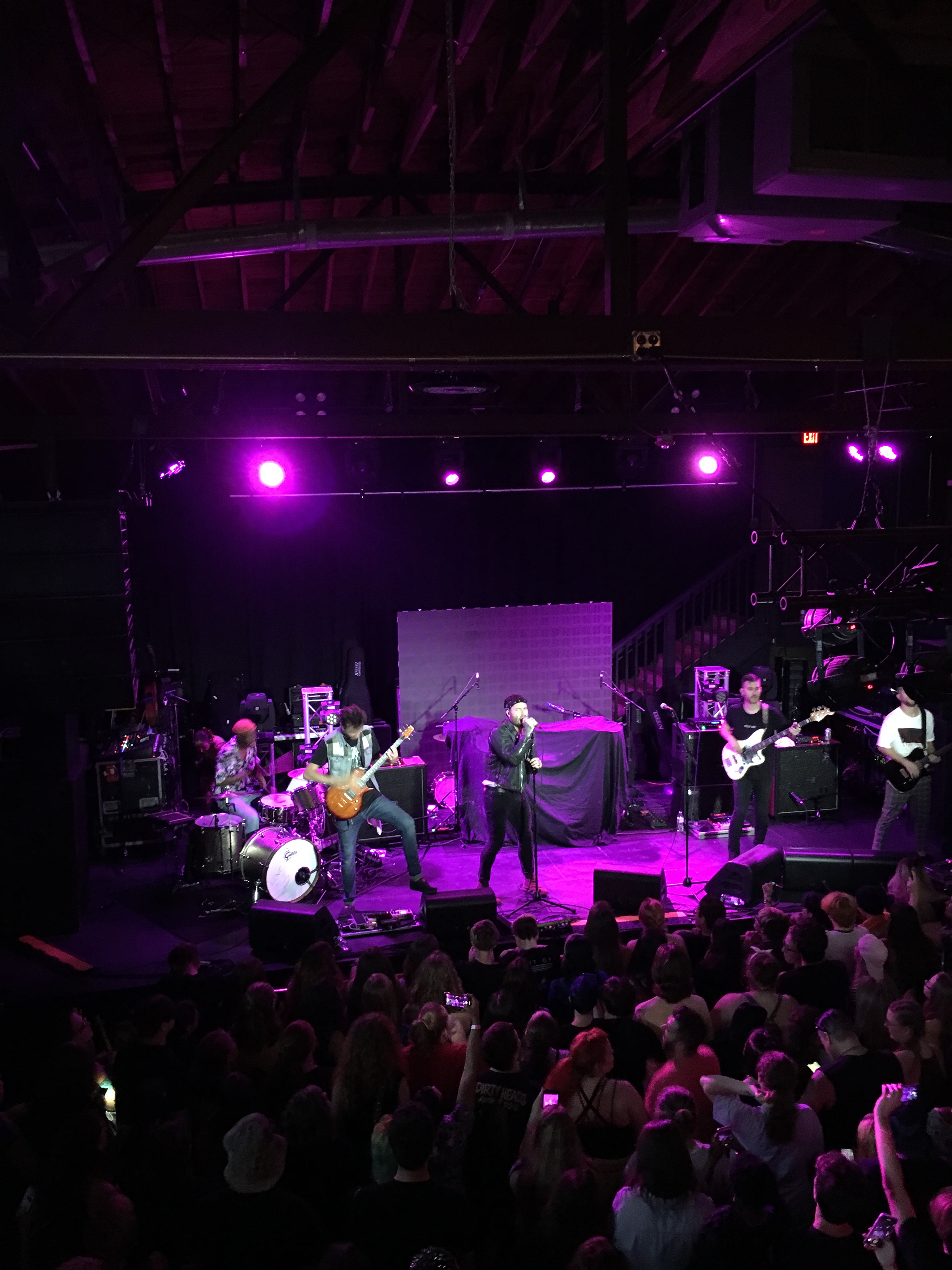 Emarosa live with Set if Off and Broadside